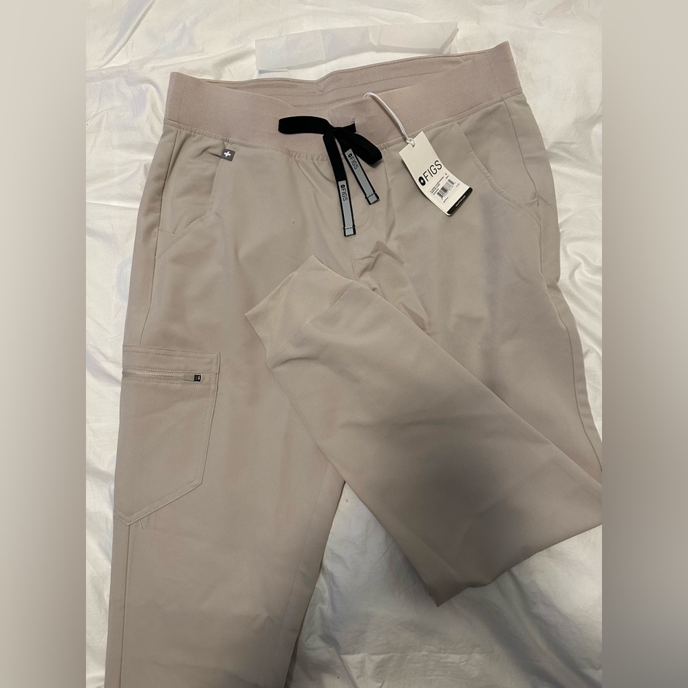 Figs Zamora joggers in limited color “bone” NWT